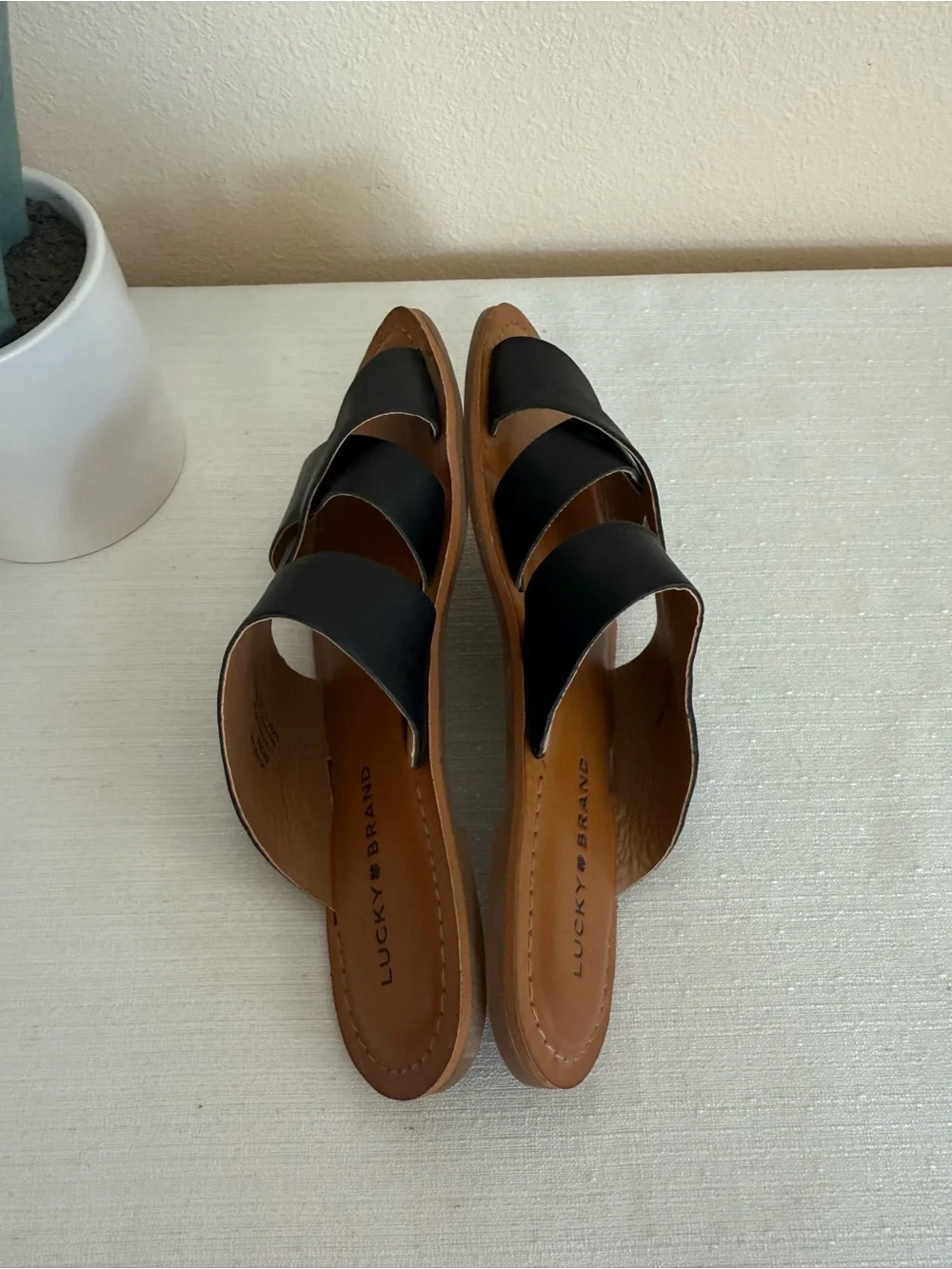 New Lucky Brand Black Slide Sandals with Tan Footbed